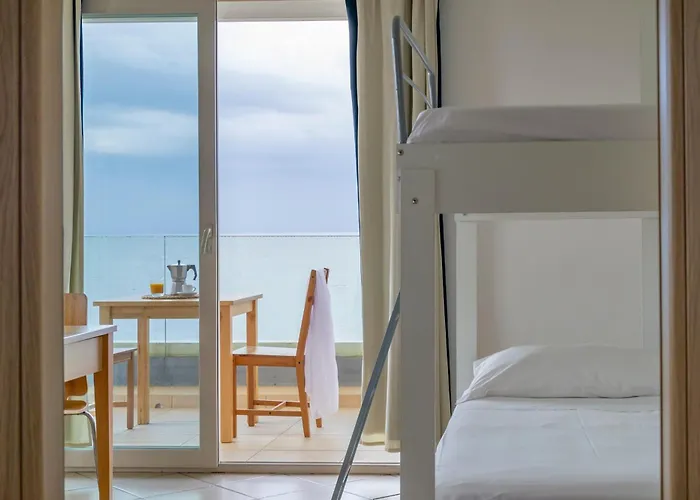 Solar מלון דירות 4*